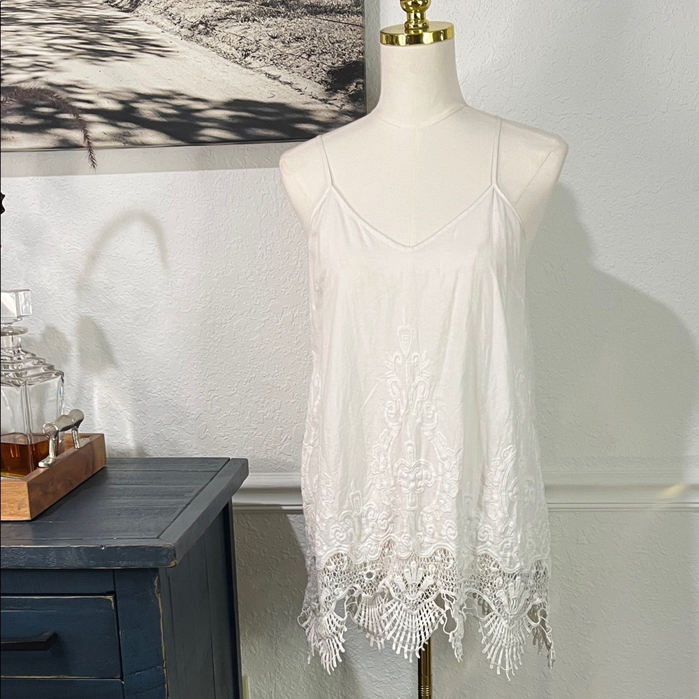 Acemi Embroidered Lace White Top Large